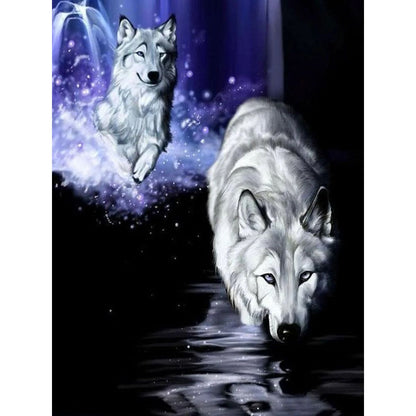 WOLVES HUNTING IN THE NIGHT Diamond Painting Kit